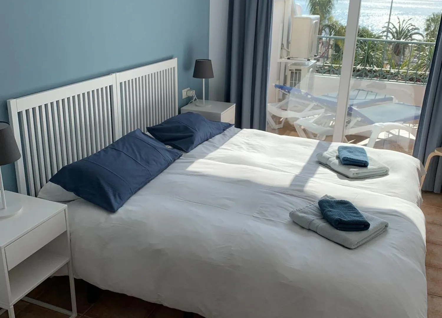 Sunny Apartment Frontline Burriana Nerja